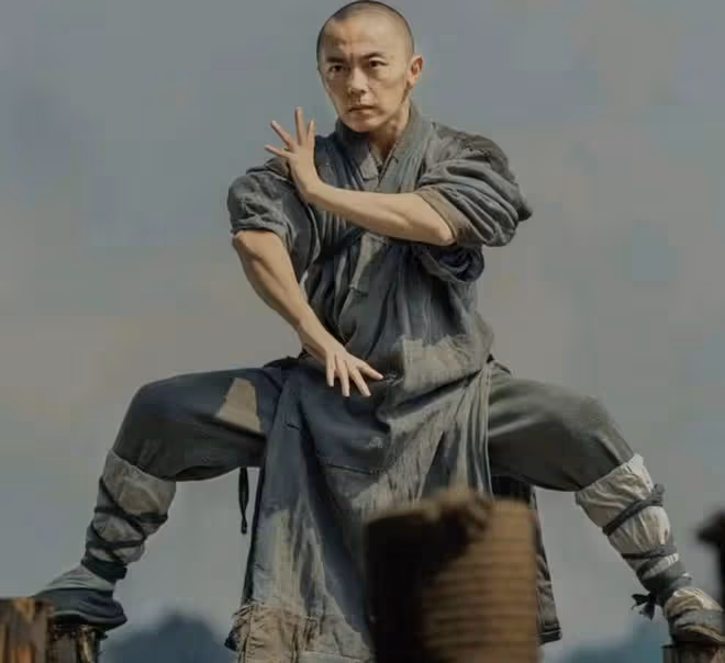 知名童星謝苗近況,為新戲瘋狂健身,滿頭大汗鬍子拉碴男人味足