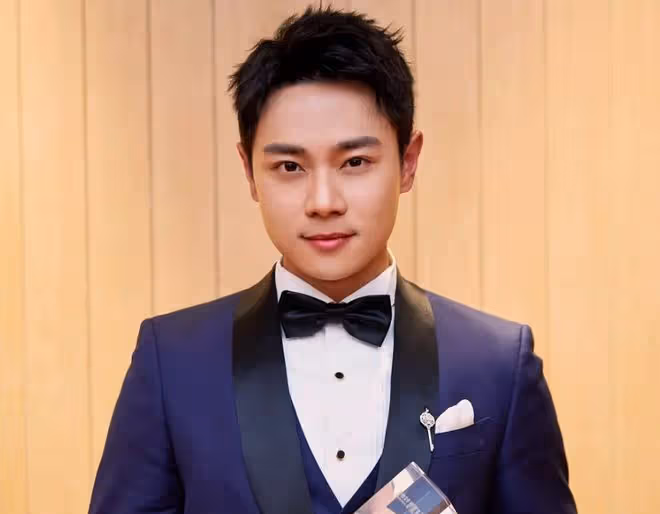 知名童星謝苗近況,為新戲瘋狂健身,滿頭大汗鬍子拉碴男人味足