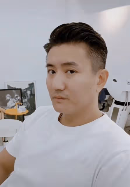知名童星謝苗近況,為新戲瘋狂健身,滿頭大汗鬍子拉碴男人味足