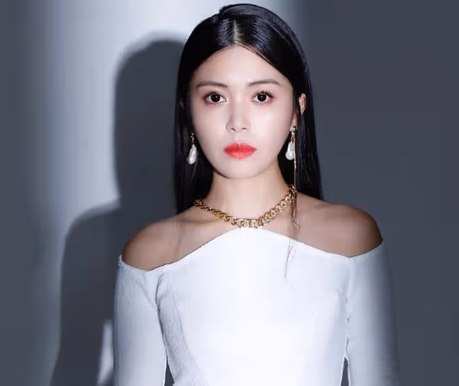 呂良偉侄女改名回內地發展，入行5年首演女一，29歲顏值高身材好