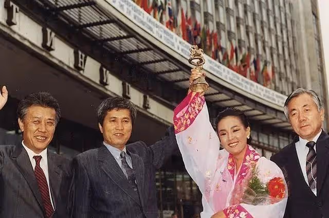 劉智泰主持了影后姜受延的葬禮，李秉憲和秋瓷炫等藝人前往送行