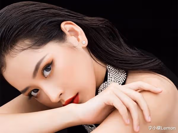 越南第一美女:16歲出道吸粉1170萬,被贊熱巴、柳岩結合體