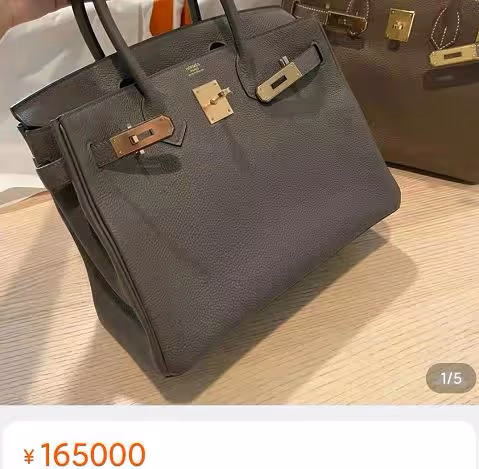 朱珠開70萬座駕外出,16萬名牌包隨手放後車廂,結婚後被寵成公主