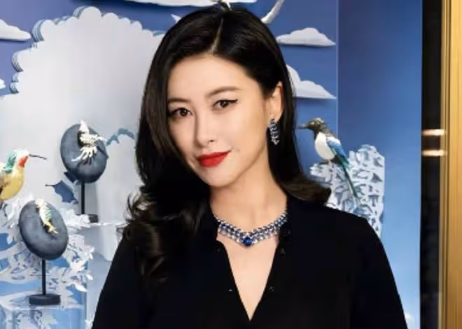 朱珠開70萬座駕外出,16萬名牌包隨手放後車廂,結婚後被寵成公主
