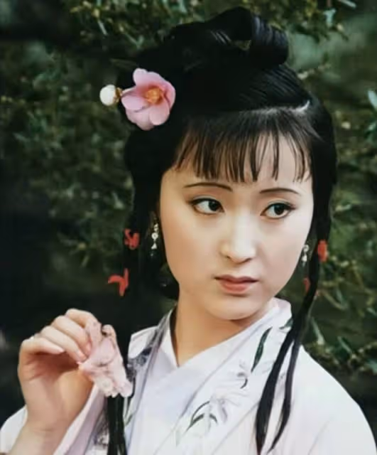 歐陽寶玉發文悼念陳曉旭,懷抱19年前舊物引淚目,憶生前相處細節