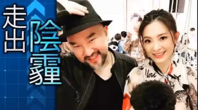 劉真去世兩周年,辛龍發文背景依然是「妻子最愛的粉色」,走出愛人離世陰影,「12個字」寄託哀思:帶女兒開始新的生活