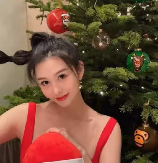 邱淑貞與二女兒逛街引關注!17歲沈日身材太高挑,卷髪超顯氣質