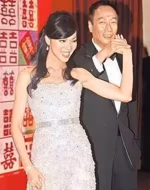 「34歲曾馨瑩」憑什麼能打敗劉嘉玲和林志玲成「鴻海老闆娘」,嫁大24歲郭總「6年生3娃」母憑子貴:堪稱最大贏家