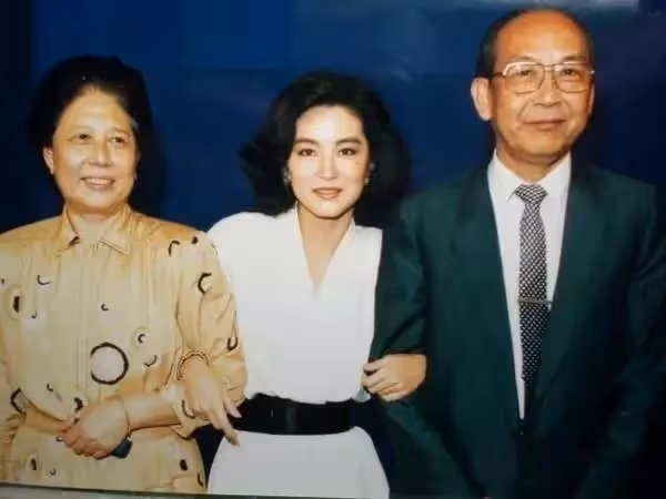 找了親姊36年!林青霞「為完成母親願望」承諾照顧後半生 對方「寧願月領2000退休金」果斷拒絕