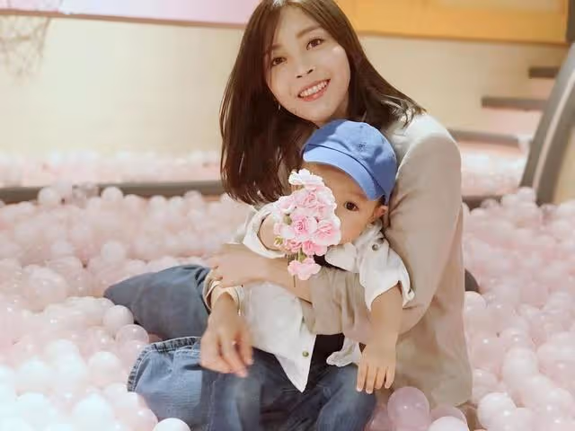 TVB新劇收視創新低,最佳女配演技在線,曾分飾七角獲曾志偉賞識
