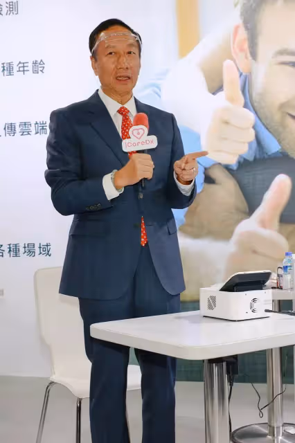 沒錢沒地沒廠房!郭台銘「難忘貴人伸援手」多年後同框,「最謝高齡母」為子籌10萬