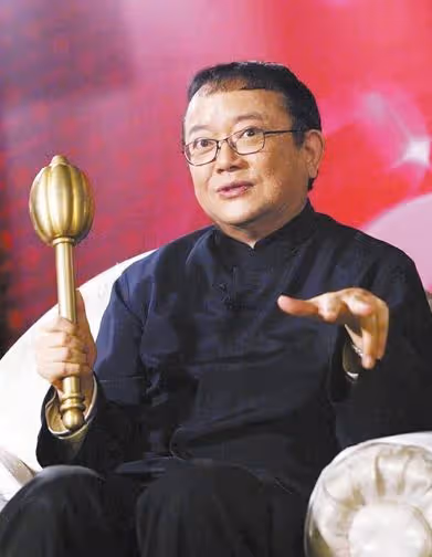 王剛終於不再迴避，回應8年前砸2億古董一事，網友：早點說就好了
