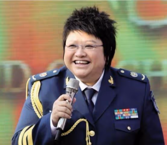 韓紅不再沉默，揭開自己終生不婚的原因，直言：有他就夠了