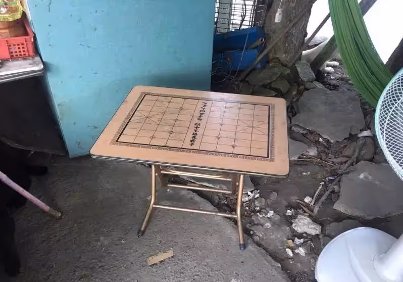 感動全台!15歲貧女沒錢補習,爸離世媽媽帶姐弟倆擠漏水房屋「靠苦讀考上第一志願」霸氣房東:5年房租全免