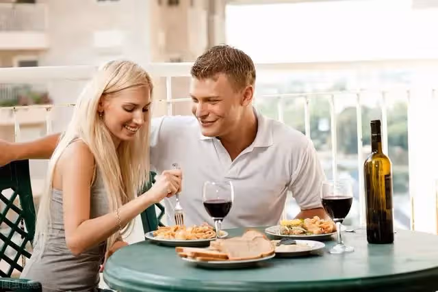 夫妻之間過日子AA制 婆婆做手術丈夫卻和妻子要錢 妻子：憑什麼