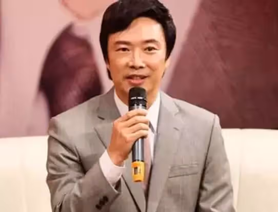 大炳離開後「全家生活艱難」費玉清低調出手「主動照顧年邁老母」付出7年不為人知,網贊:真心實意在行善