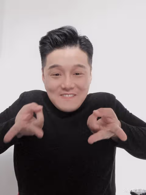南韓藝人跟風比倒V手勢悲劇了！曬看診單韌帶扭傷無奈喊：流行標準可以降低嗎？
