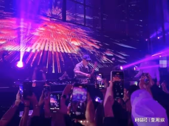 具俊曄紐約演出現場曝光，婚後胖了一圈，工作2小時收入60萬