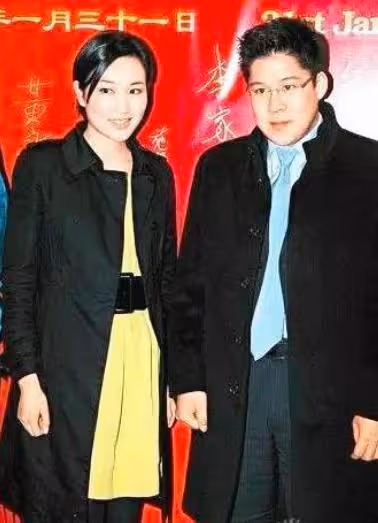 郭晶晶隱瞞34年的小姑子，原來是熟悉的她，難怪霍啟剛一直不公布