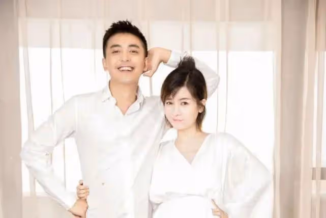 網曝李晟李佳航離婚!稱兩人在一起是炒作,去年結束5年婚姻?