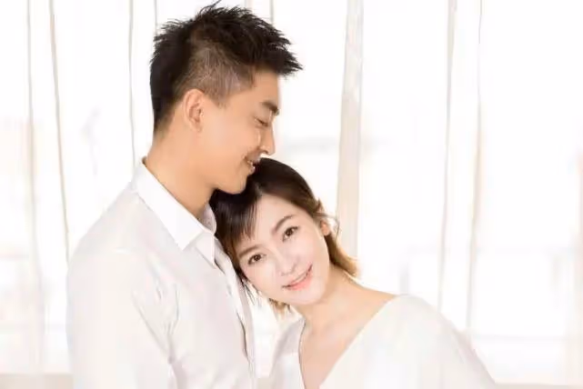 網曝李晟李佳航離婚!稱兩人在一起是炒作,去年結束5年婚姻?
