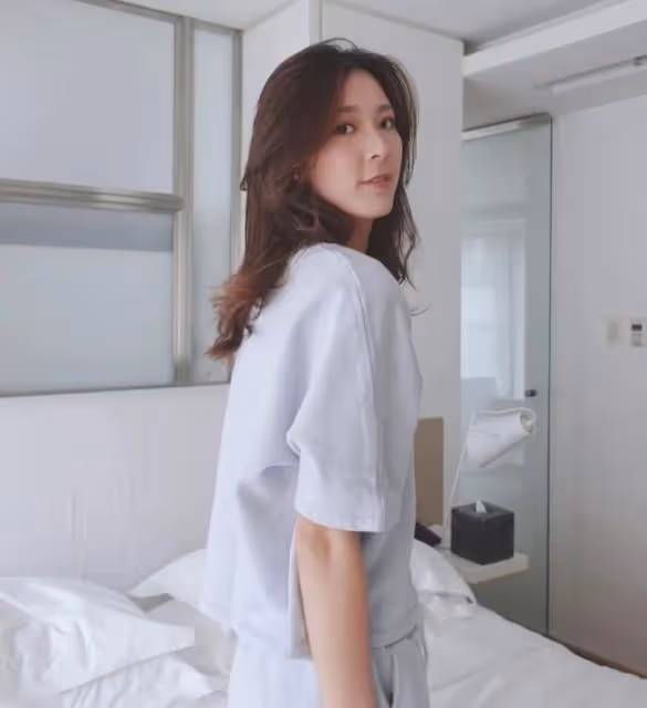 富貴!香港人氣女神成功轉型當KOL,升級豪門少奶奶夫家家境顯赫