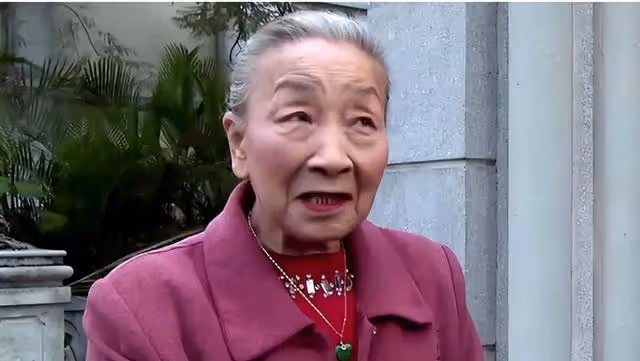TVB「御用婆婆」憑新劇出圈，60歲入行追夢，曾演英國電影女主角