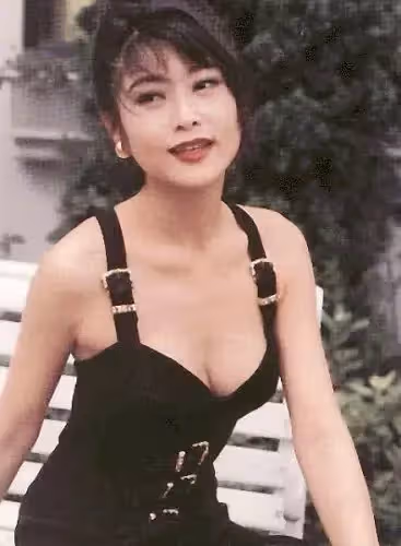 為愛隱退！一代女神「閃嫁富商」生下兩兒一女　老公破產「也毫不在意」如今55歲風采依舊