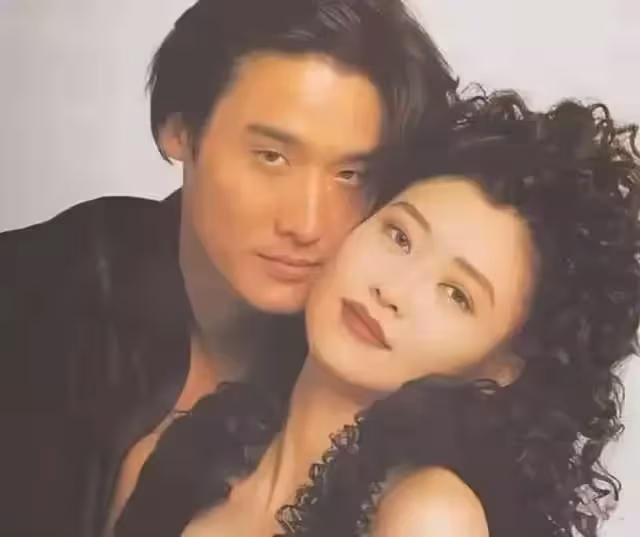 為愛隱退！一代女神「閃嫁富商」生下兩兒一女　老公破產「也毫不在意」如今55歲風采依舊