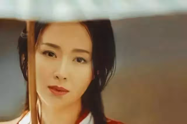 她20歲成金馬影后！二婚嫁影帝　女兒改名越長越像男人「至今未婚」母女相依為命