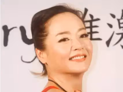 她20歲成金馬影后！二婚嫁影帝　女兒改名越長越像男人「至今未婚」母女相依為命