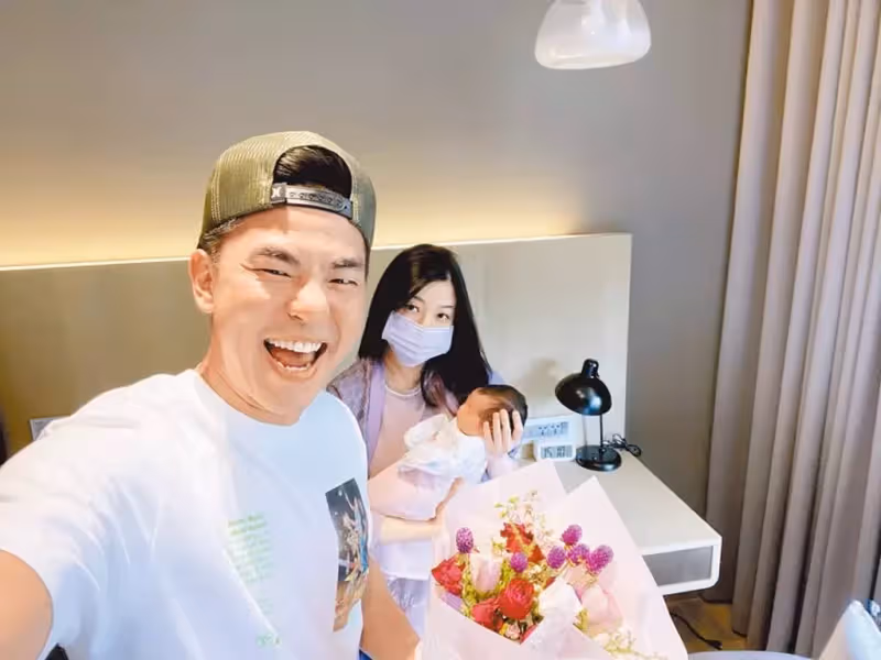 花20年找到真愛！柯有倫「靠朋友追到老婆」差點錯過　鏡頭前「告白已逝老爸」：放心，你會很驕傲的