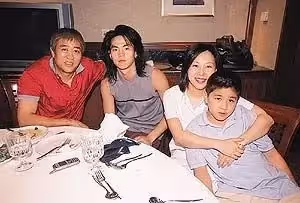 花20年找到真愛！柯有倫「靠朋友追到老婆」差點錯過　鏡頭前「告白已逝老爸」：放心，你會很驕傲的