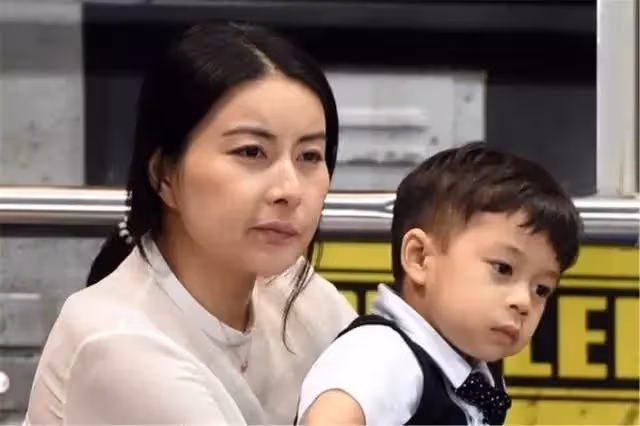 探望孫子被拒？公公霍震霆唸兒媳「溫柔只給外人看」  郭晶晶無奈笑回「被網友稱讚」：她是個好媽媽