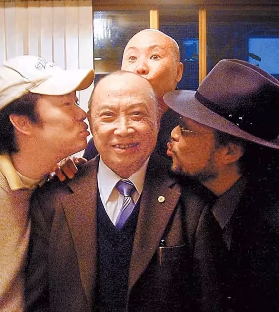 66歲費玉清「封麥三年」近況曝光!身在海外過宅男生活,婉拒重金的復出,坦言:最想環游世界