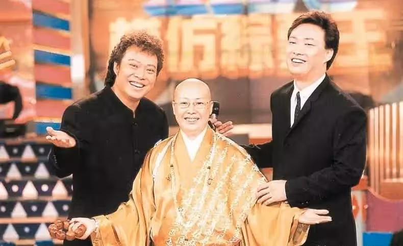 66歲費玉清「封麥三年」近況曝光!身在海外過宅男生活,婉拒重金的復出,坦言:最想環游世界