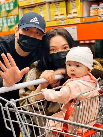 小甜甜打113求救,抱2個月嬰兒離家,老公家暴我,向好友淚訴女兒身體都紅了:不會讓他好過