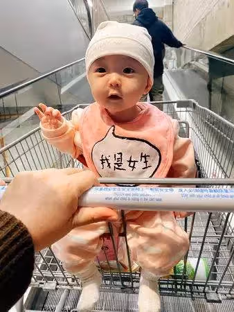 小甜甜打113求救,抱2個月嬰兒離家,老公家暴我,向好友淚訴女兒身體都紅了:不會讓他好過