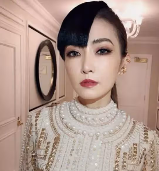 謝金燕替父還完2億債,45歲終活出自己,買上億豪宅只為躲避狗仔,鄰居都是名人,走到大門得搭接駁車,網友:好想和你做鄰居.