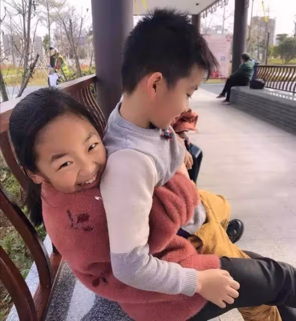 為孩子忍夫6年,32歲單親媽淨身出戶,做外送獨養女,生日收兒祝福淚崩:努力接單只為孩子