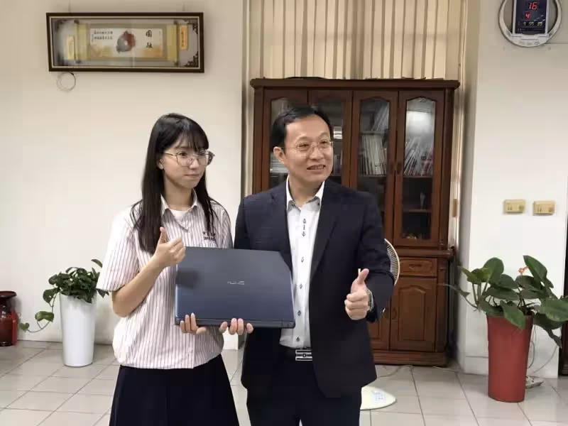 靠補助生活12年!單親女學生「窮到與母共吃一碗飯」奮發向上 金榜題名「不辜負養育之恩」感動喊:換我照顧你