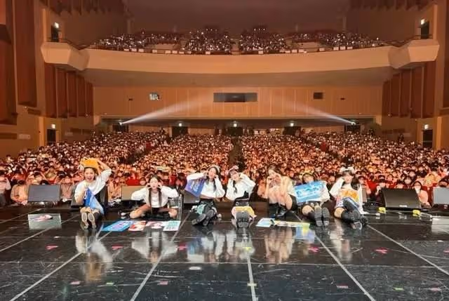 她們還是沒能逃過「7年魔咒」;LISA為男團成員應援?