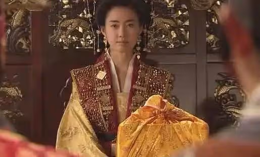 李枖原:憑藉著德曼公主一夜成名,成為了韓國最清純的女神。