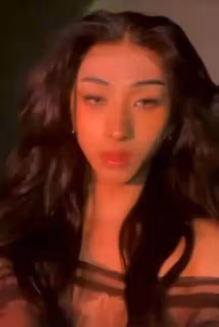 伊能靜的兒子再次曬女生裝扮,20歲的哈利比女人還嫵媚