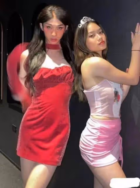 伊能靜的兒子再次曬女生裝扮,20歲的哈利比女人還嫵媚