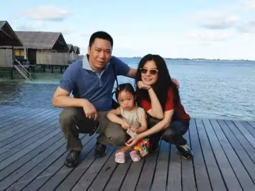趙薇11歲女兒長大了,近照曝光皮膚白皙,清澈大眼像極小燕子,老公久未露面婚姻成謎