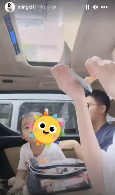 奚夢瑤首次曝光兒子正臉,何廣燊長相清秀跟媽媽如粘貼複製,娃娃音奶萌可愛