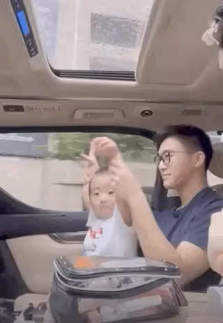 奚夢瑤首次曝光兒子正臉,何廣燊長相清秀跟媽媽如粘貼複製,娃娃音奶萌可愛