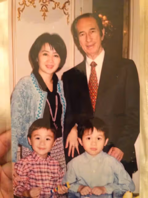 奚夢瑤首次曝光兒子正臉,何廣燊長相清秀跟媽媽如粘貼複製,娃娃音奶萌可愛