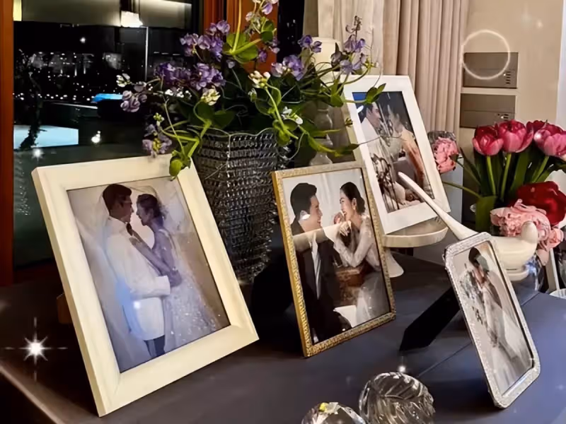玄彬孫藝珍再曝新婚紗照,兩人親密依偎牽手放閃,超大婚戒首曝光